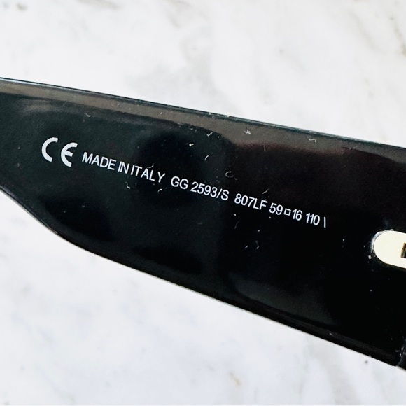 GUCCI Vintage Y2K Wrap-Around Sunglasses - Picture 12 of 15